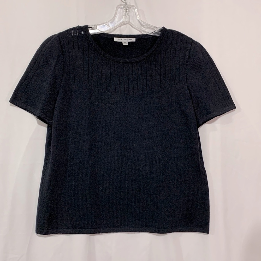 ST. JOHN knit crew neck short sleeve top women’s size medium